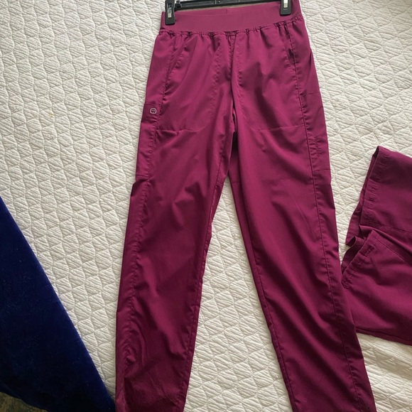 Wonder wink scrub set - Picture 2 of 5